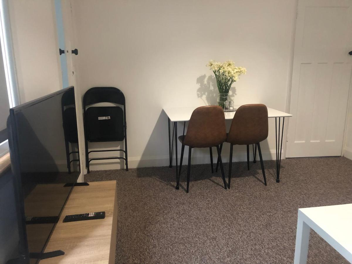 Apartment Garden Flat In Central Location *