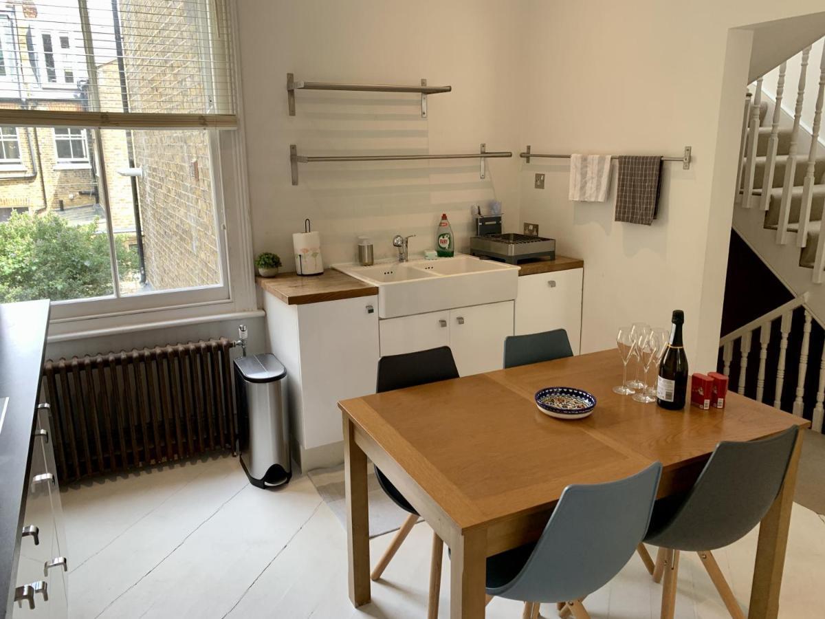 Lovely Newly Refurbished In Battersea Apartment London