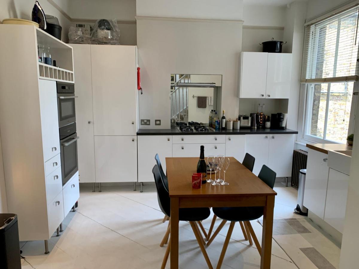 Lovely Newly Refurbished In Battersea Apartment *