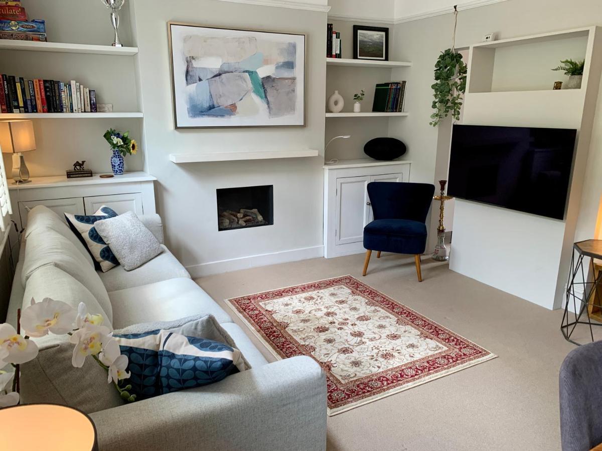 Lovely Newly Refurbished In Battersea London