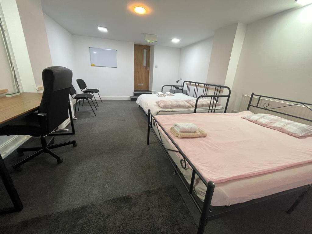 Bed & Breakfast 2 Mins To Euston Station, Triple Bedroom With Private Bathroom C *