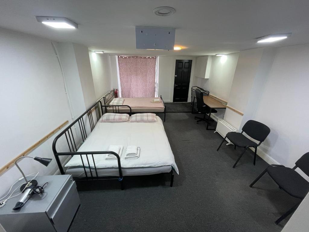 2 Mins To Euston Station, Triple Bedroom With Private Bathroom C Bed & Breakfast *
