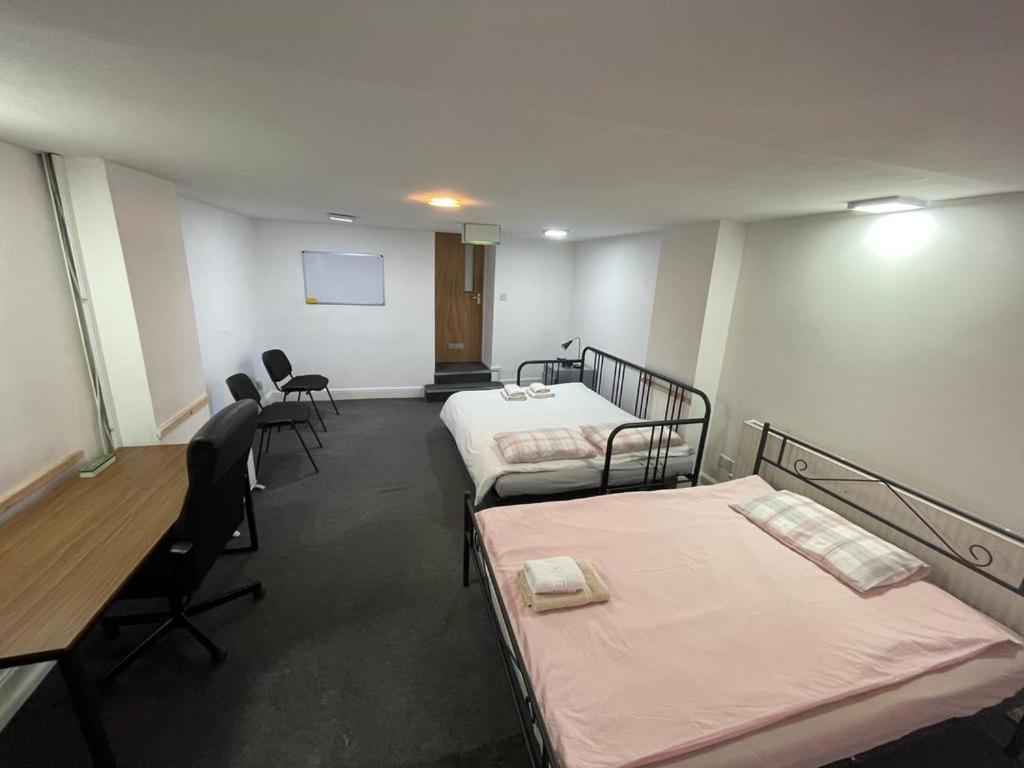 Bed & Breakfast 2 Mins To Euston Station, Triple Bedroom With Private Bathroom C *