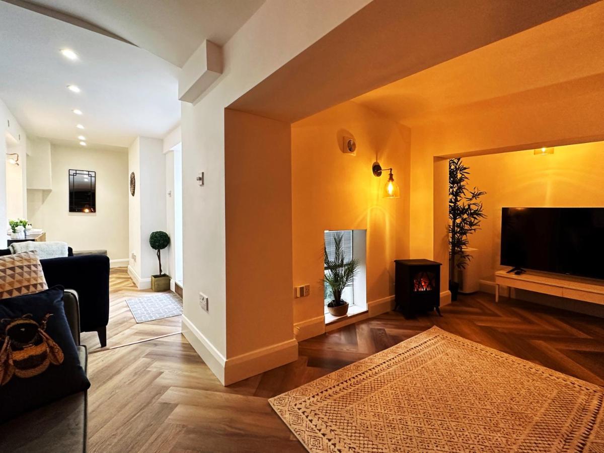 Liam Place Near Hyde Park - 1 Double Bed, 1 Sofa Bed, Spacious Apartment, Private Entrance Appartement *