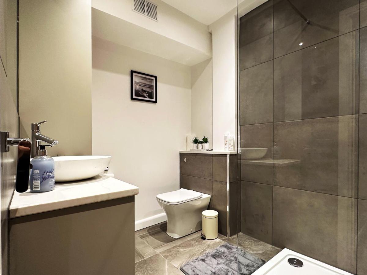 Liam Place Near Hyde Park - 1 Double Bed, 1 Sofa Bed, Spacious Apartment, Private Entrance * Londen