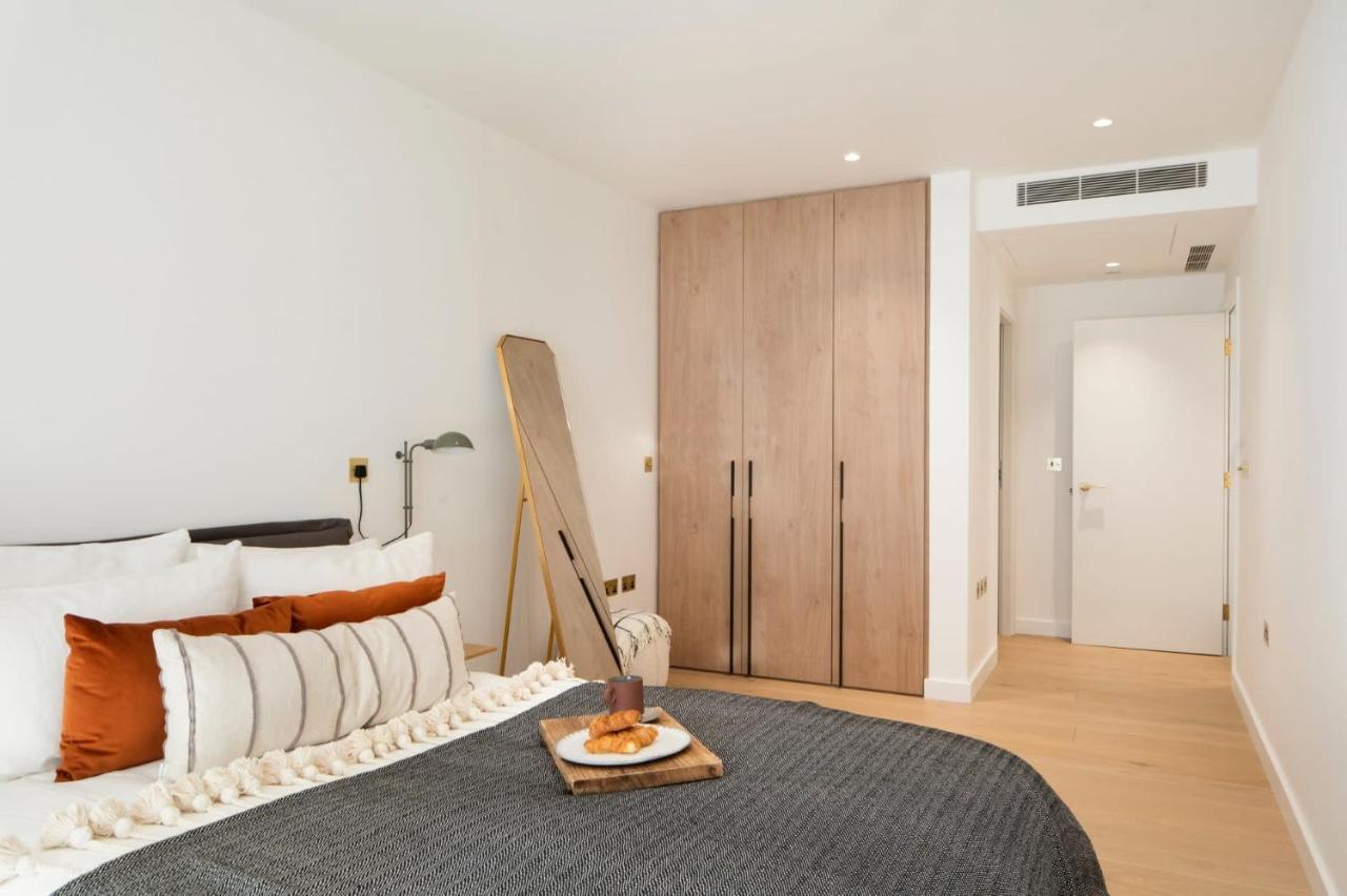 Modern At Enclave Located In Central London