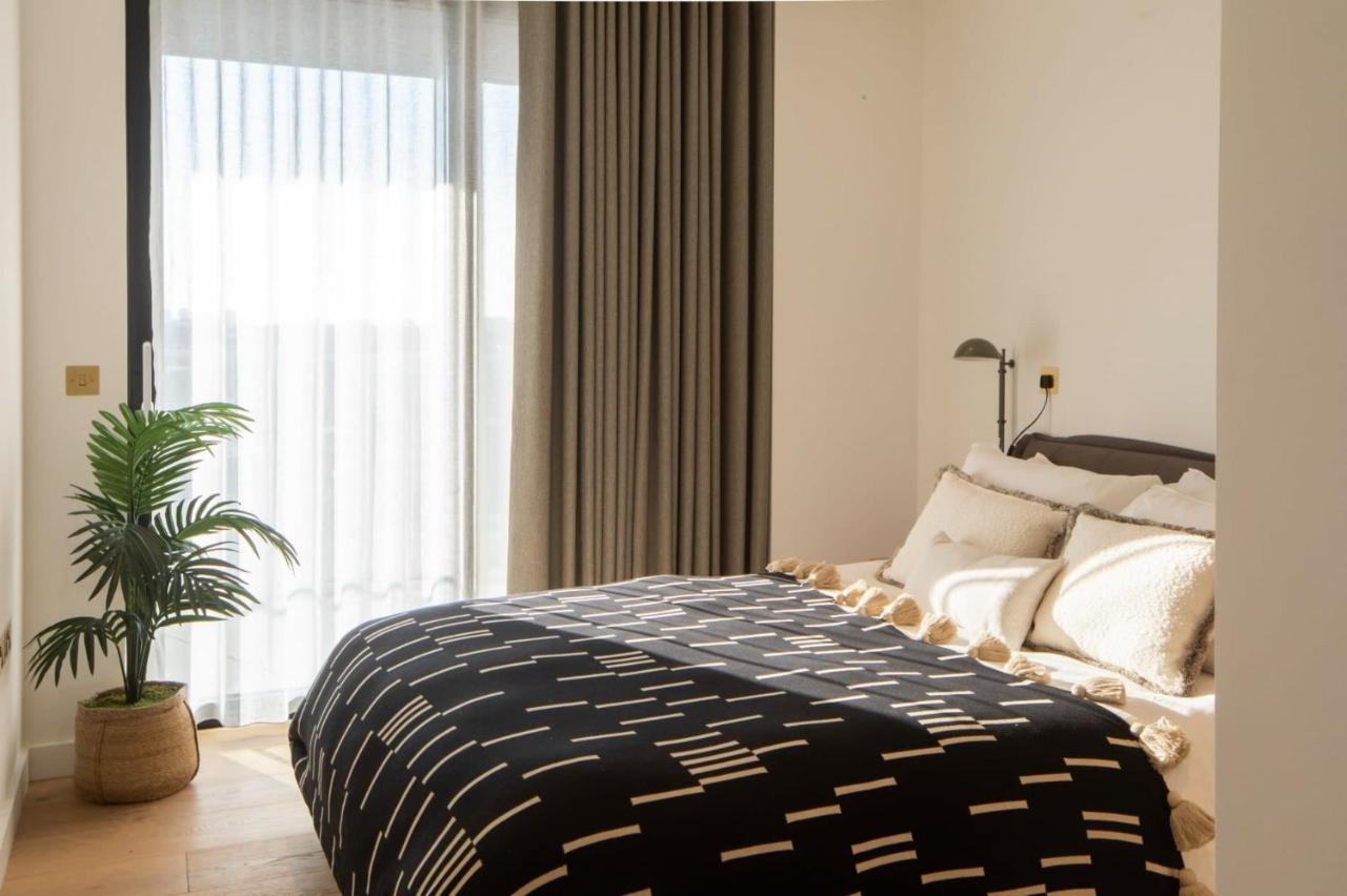 Modern At Enclave Located In Central London
