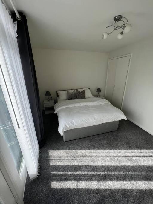 Spacious 1 Bedroom Unit In West * Londres
