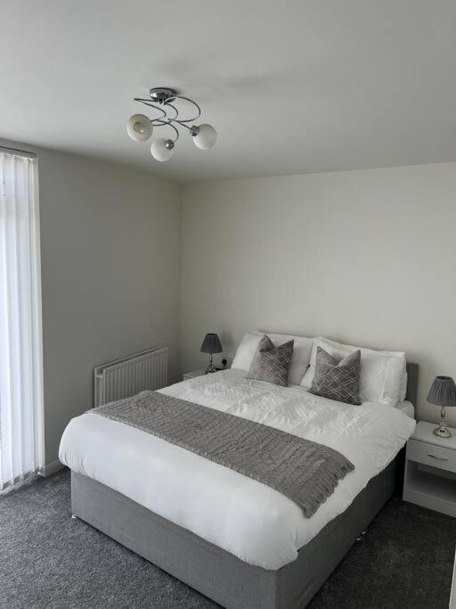 Spacious 1 Bedroom Unit In West *