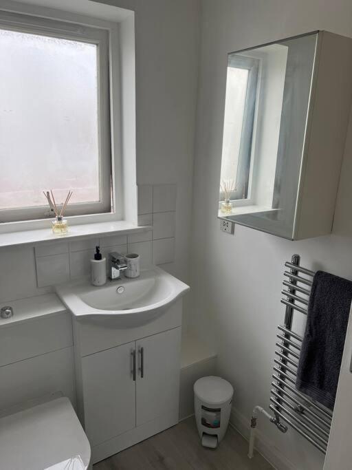 Spacious 1 Bedroom Unit In West Apartamento *