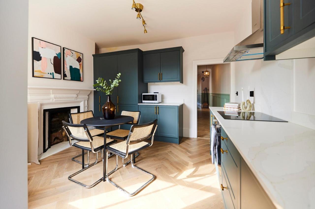 The Elmfield Road Wonder - Dazzling 2bdr Flat