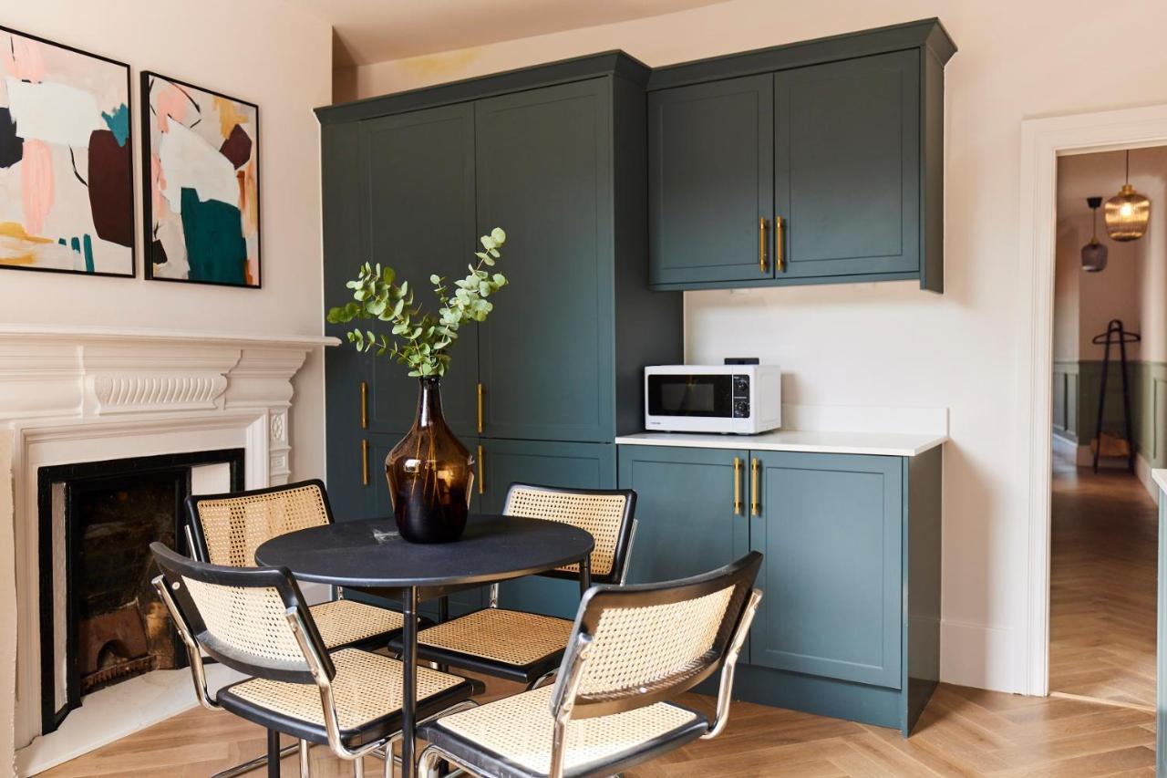 The Elmfield Road Wonder - Dazzling 2bdr Flat
