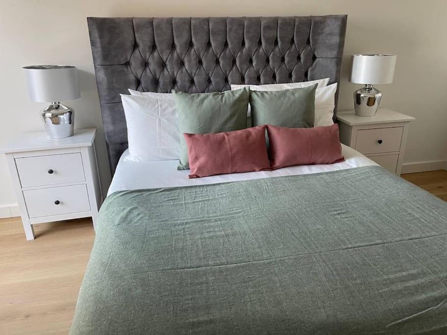 Luxury 3 Bed 3 Bath In Central Appartement *