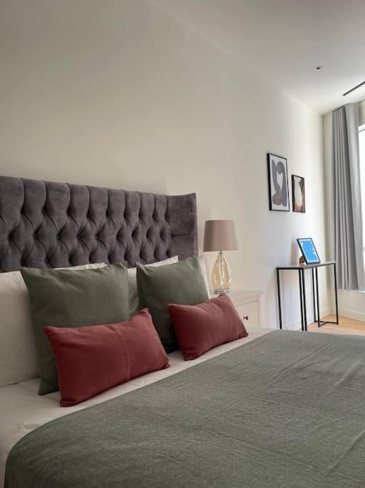 Luxury 3 Bed 3 Bath In Central