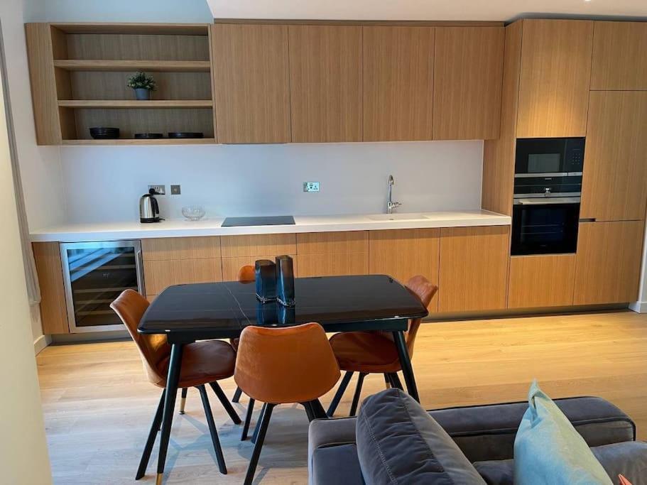 Luxury 3 Bed 3 Bath In Central Appartement *