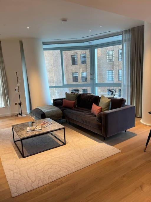 Luxury 3 Bed 3 Bath In Central