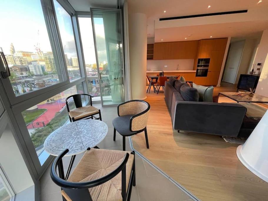 Luxury 3 Bed 3 Bath In Central Appartement