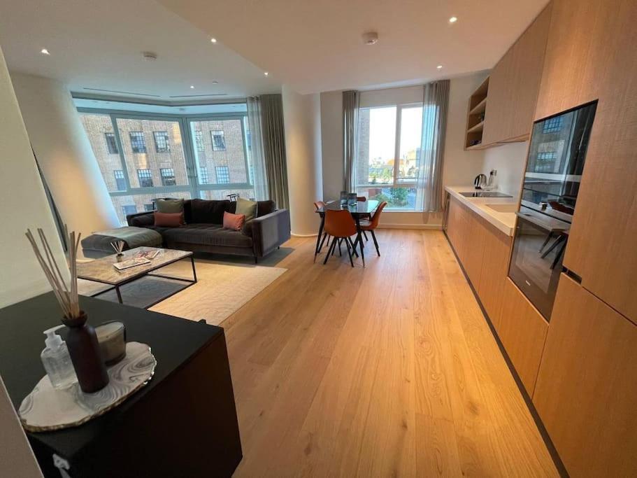Luxury 3 Bed 3 Bath In Central *