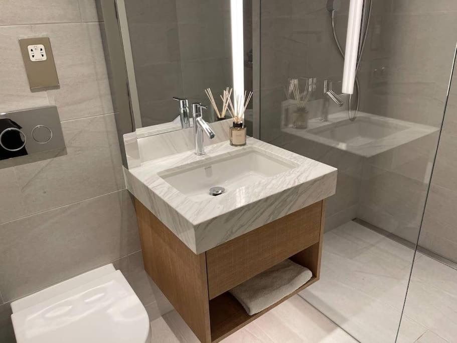 Luxury With Ac By The River Londres