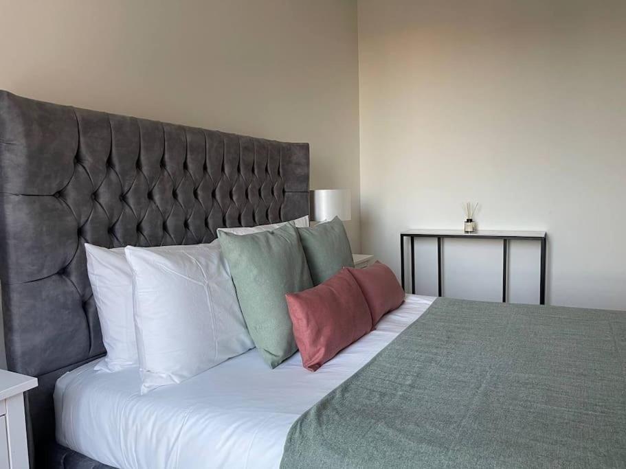 Luxury With Ac By The River * Londres