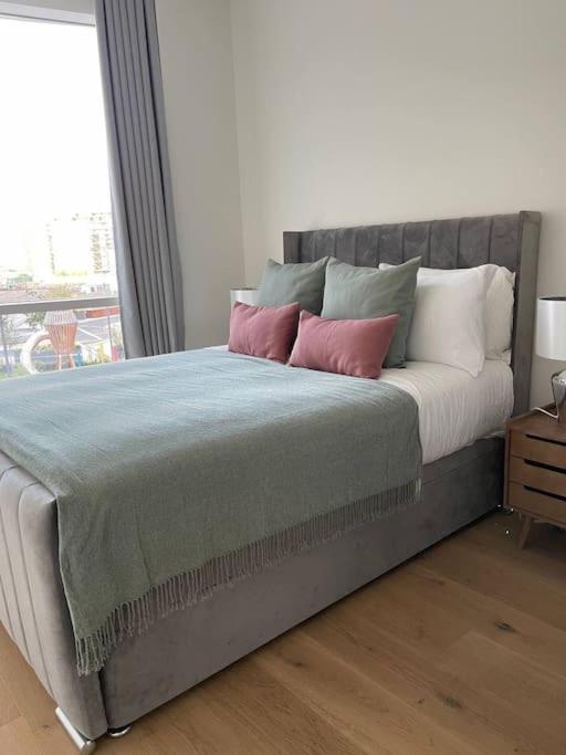 Luxury With Ac By The River * Londres