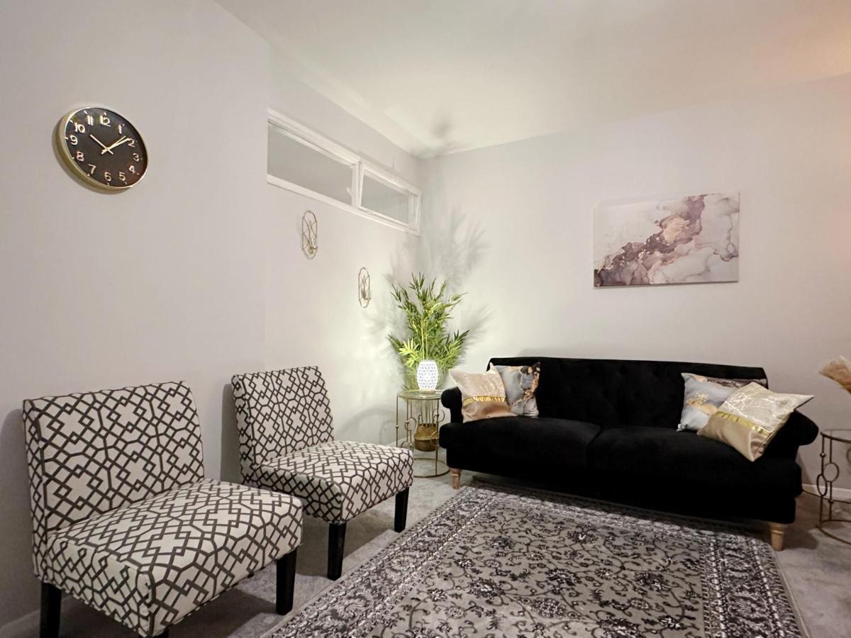 Zoey Place Near Thames River - 2 Double Beds, 1 Single Bed, Spacious, Ideal For Families Apartment