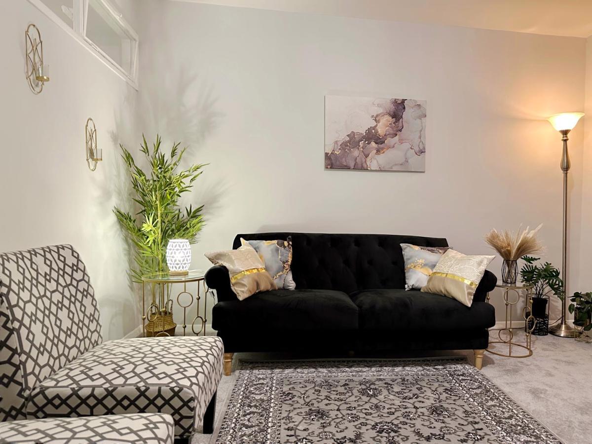 Zoey Place Near Thames River - 2 Double Beds, 1 Single Bed, Spacious, Ideal For Families Apartment *