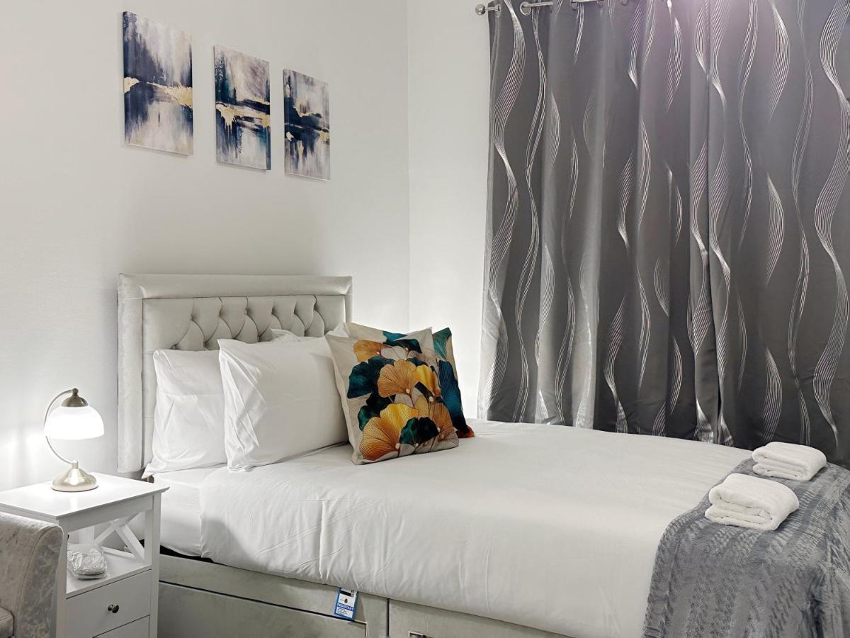 Apartment Zoey Place Near Thames River - 2 Double Beds, 1 Single Bed, Spacious, Ideal For Families London