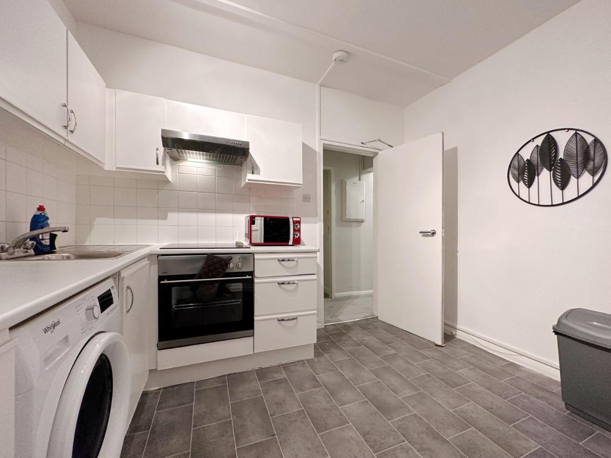 Apartamento Zoey Place Near Thames River - 2 Double Beds, 1 Single Bed, Spacious, Ideal For Families *
