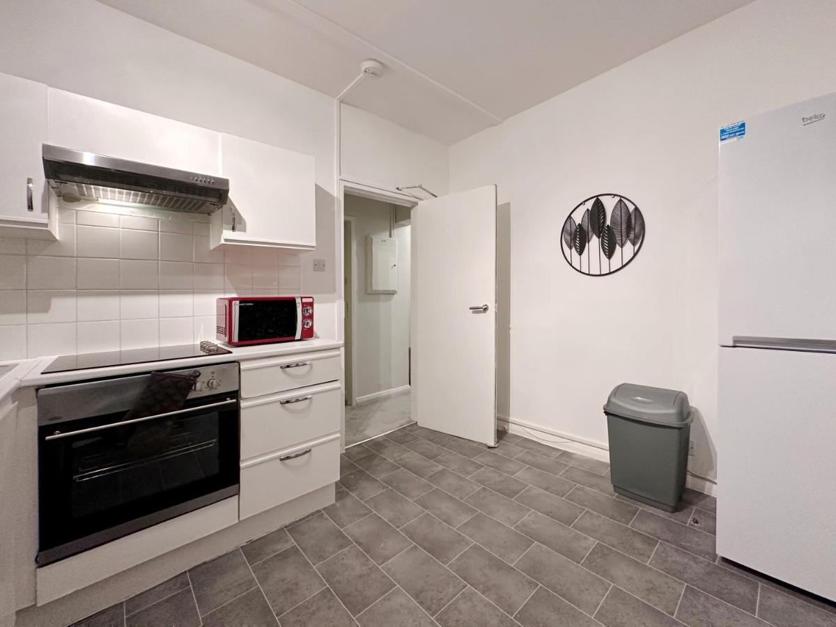 Zoey Place Near Thames River - 2 Double Beds, 1 Single Bed, Spacious, Ideal For Families London