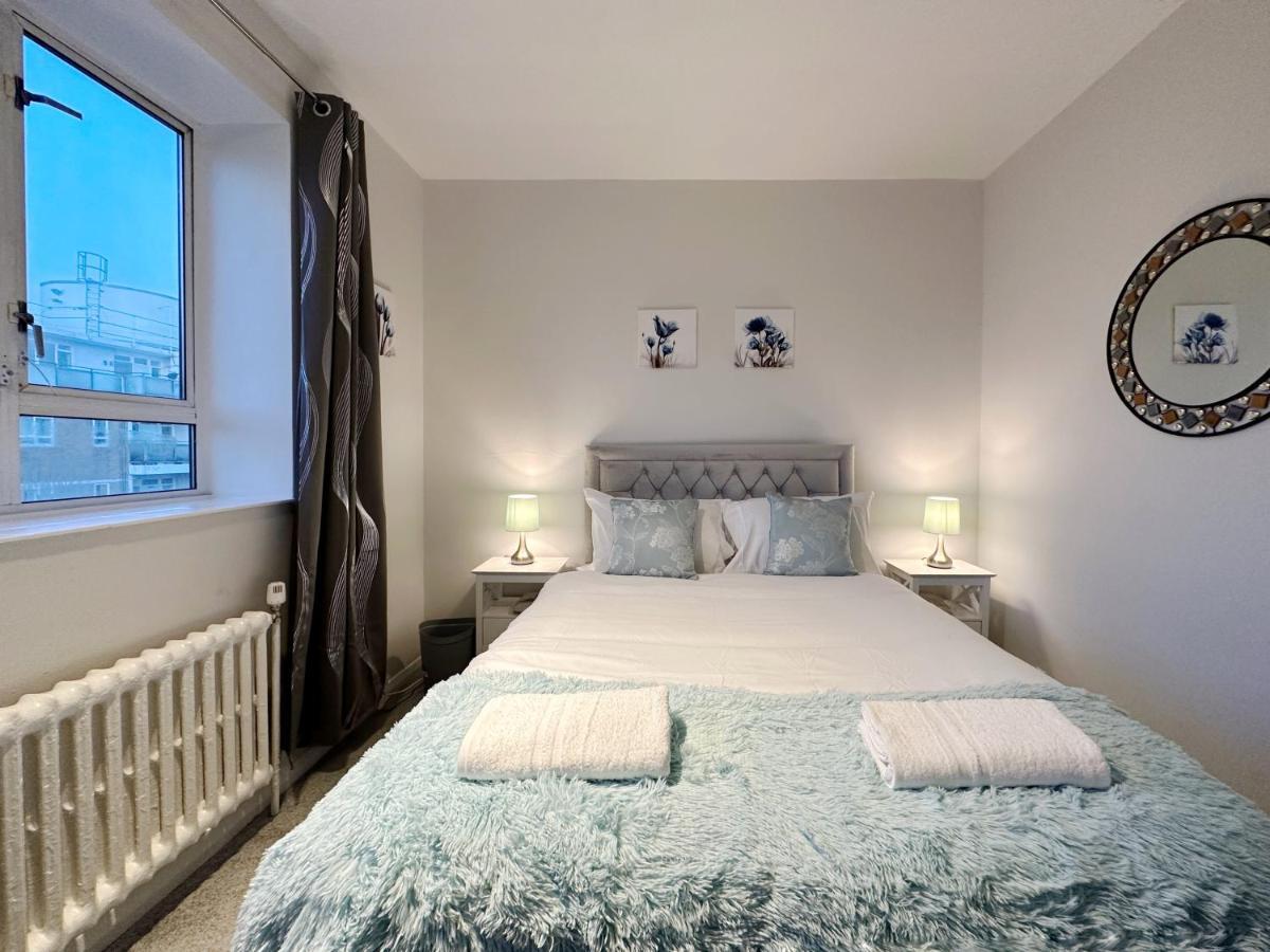 Apartment Zoey Place Near Thames River - 2 Double Beds, 1 Single Bed, Spacious, Ideal For Families *