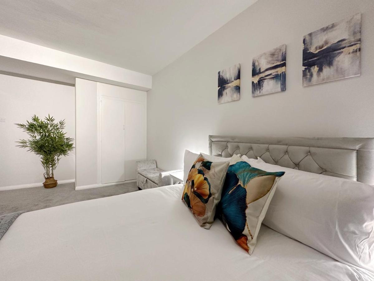 Zoey Place Near Thames River - 2 Double Beds, 1 Single Bed, Spacious, Ideal For Families London