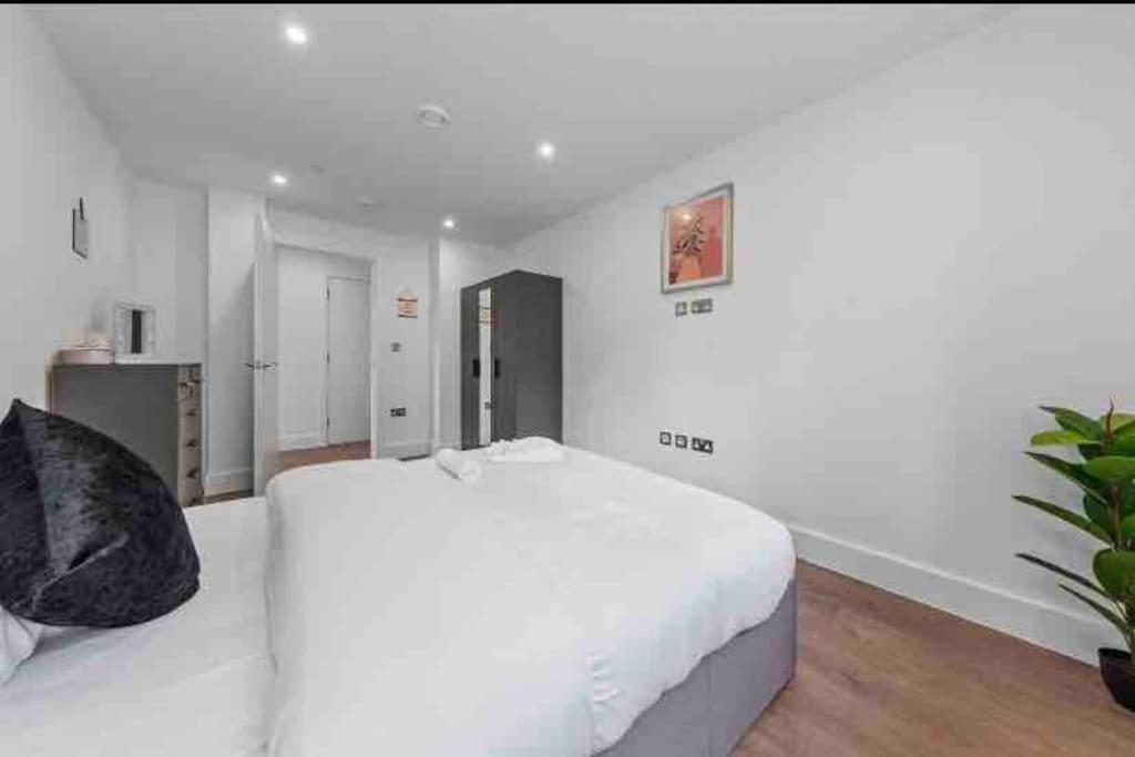 Cozy Flat Near Eye/ Victoria / Vauxhall Apartamento