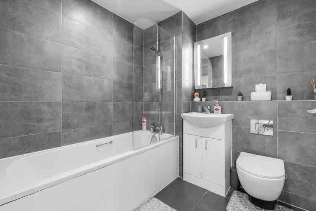Cozy Flat Near Eye/ Victoria / Vauxhall Apartamento