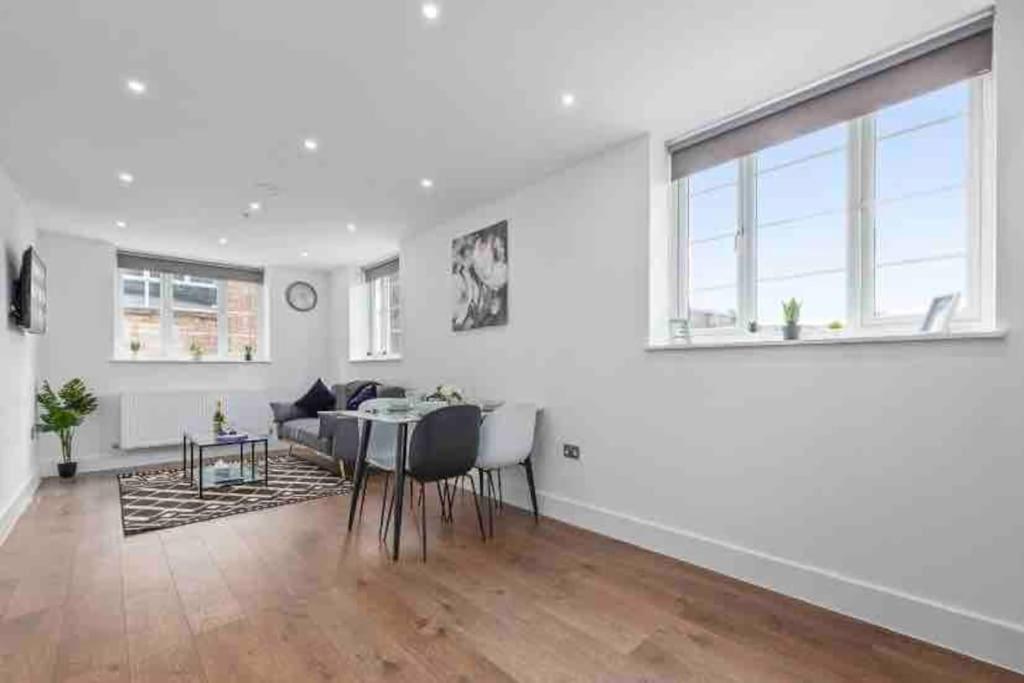 Cozy Flat Near Eye/ Victoria / Vauxhall Apartamento Londres
