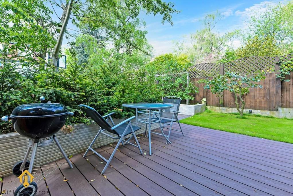 Charming Modern Chic Pad Summer House Londres