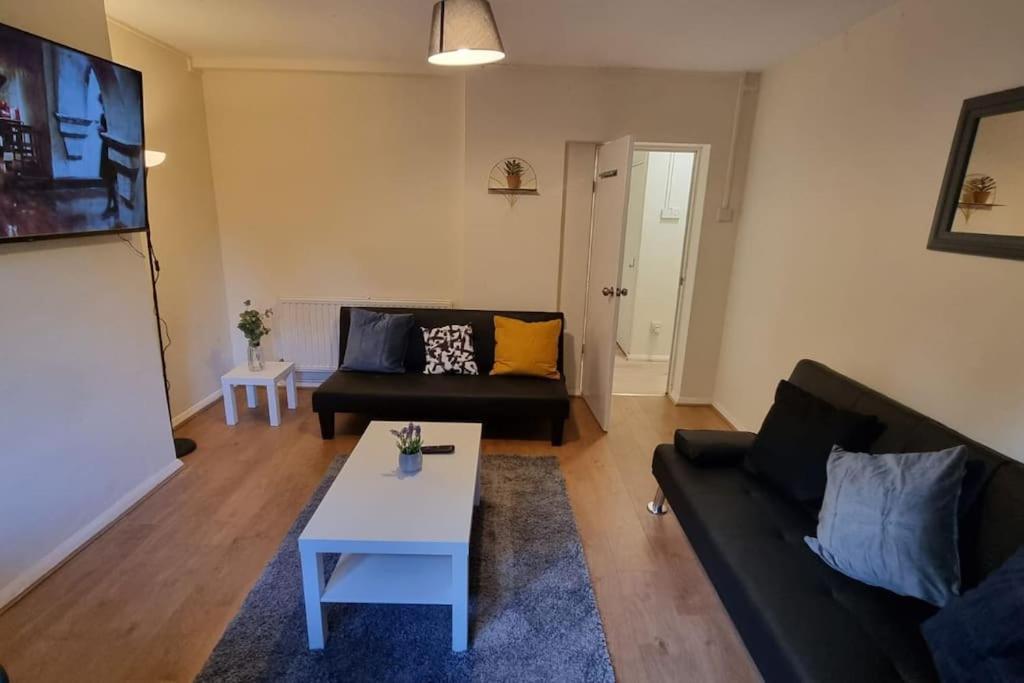 2 Bedroom In Kennington * Londres
