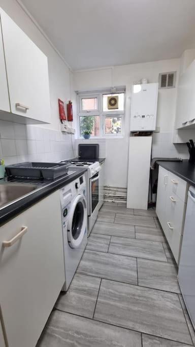 2 Bedroom In Kennington Apartamento *