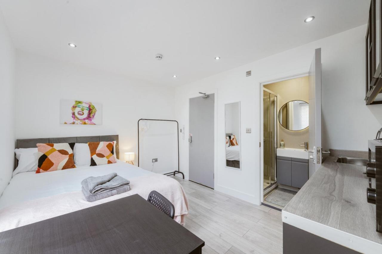 Chelsea Studio Flats Homestay