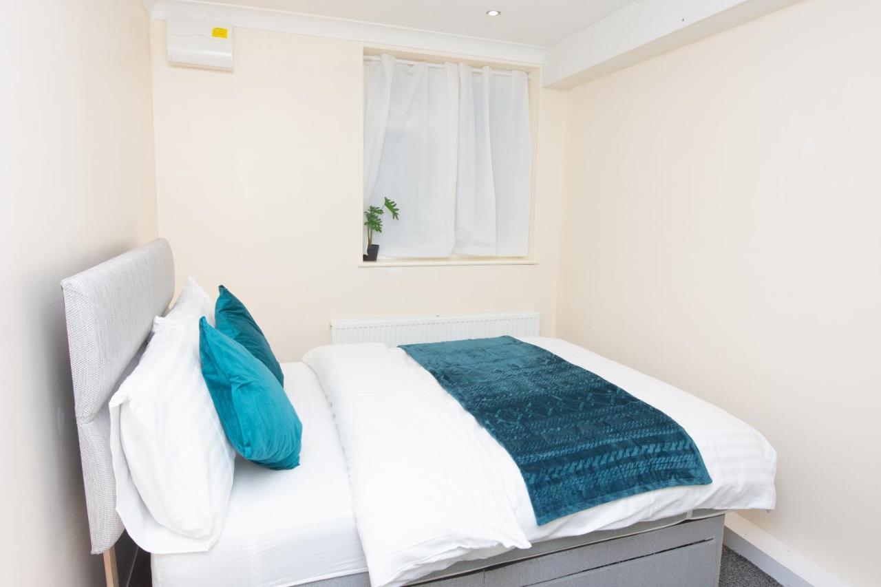 Evergreen Apartments-flat 7, *
