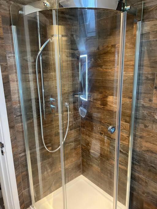 Four Bedroom Modern Victorian Wandsworth House Ferienhaus London