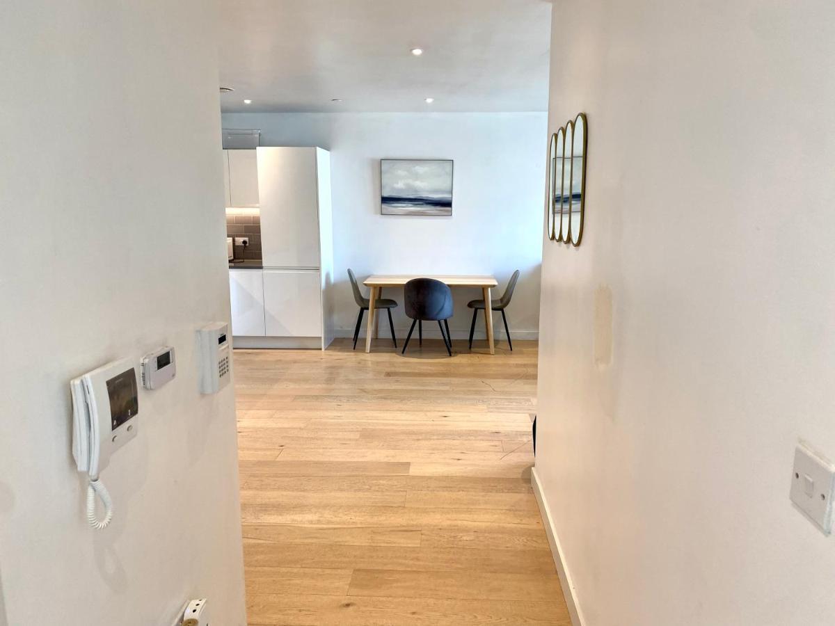 Md : Stunning 2 Bedroom 2 Bath - Royal Docks * Londen