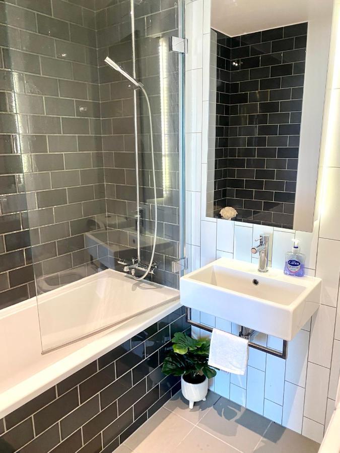 Md : Stunning 2 Bedroom 2 Bath - Royal Docks