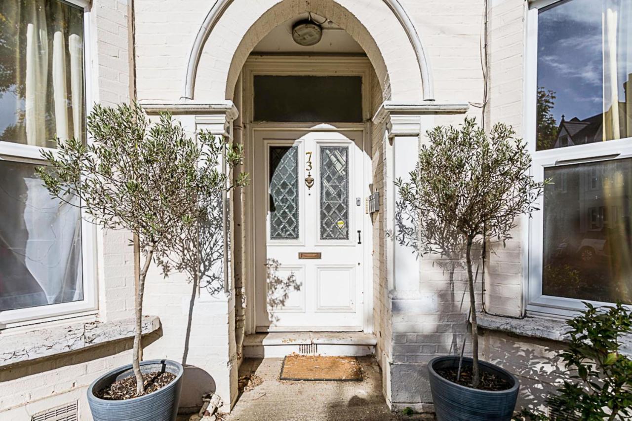 Charming Acton Dollhouse * London