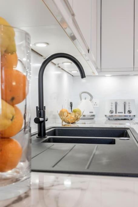 Ferienhaus House 10 Mins To Tower Bridge Hot Tub & Parking