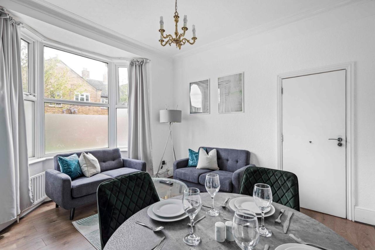 Parea Living - Hackney, 4-bedroom Victorian House W Big Garden Hébergement de vacances Londres