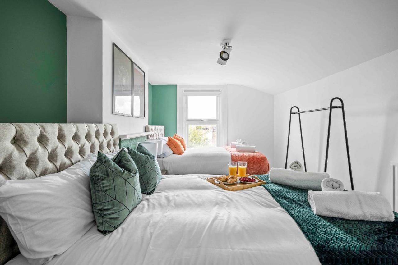 Parea Living - Hackney, 4-bedroom Victorian House W Big Garden Hébergement de vacances Londres