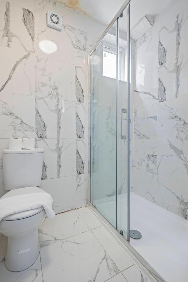 Parea Living - Hackney, 4-bedroom Victorian House W Big Garden Hébergement de vacances