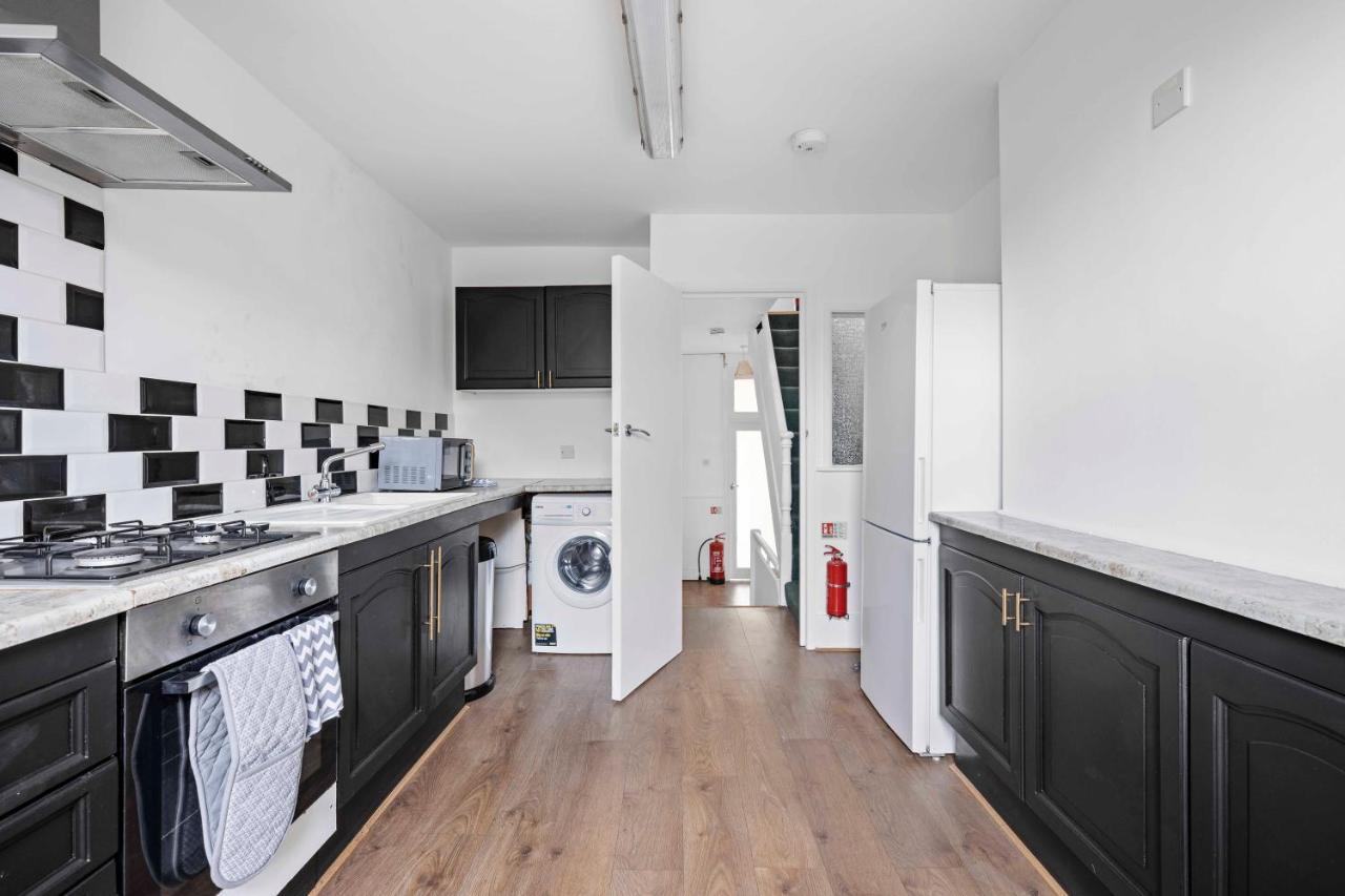 Parea Living - Hackney, 4-bedroom Victorian House W Big Garden Hébergement de vacances
