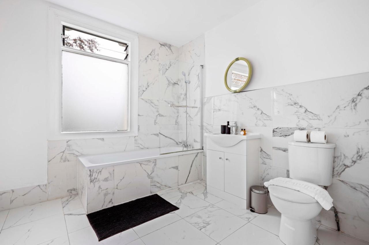 Parea Living - Hackney, 4-bedroom Victorian House W Big Garden Hébergement de vacances *